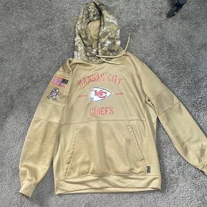 Nike Chiefs Salute To Service Limited Edition Hoodie Size L.